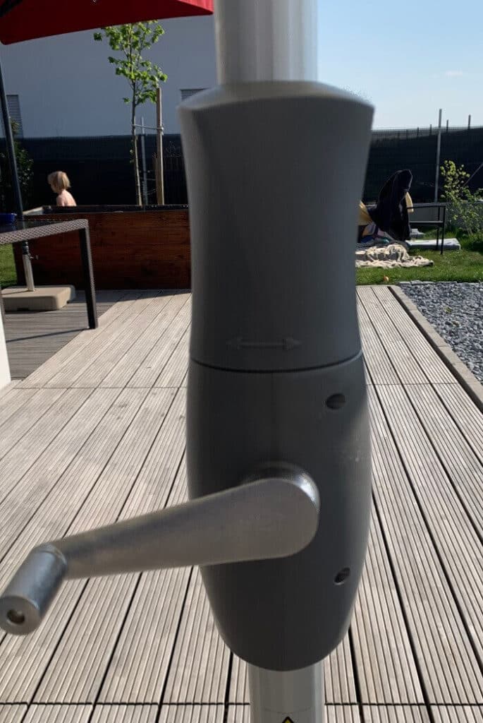 Sonnenschirm mit Kurbel