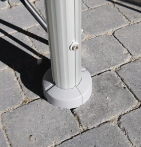 Sonnenschirm mit Bodenhülse